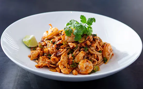 SHRIMP & CHICKEN PAD THAI